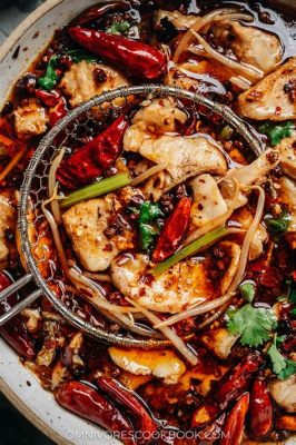  Shui Zhu Yu? Eine schmackhafte Fusion aus scharfer Szechuan-Würze und zart geschmelzendem Fischfilet!