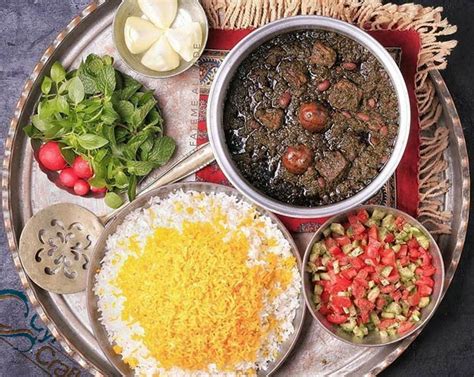  Ghormeh Sabzi! Ein iranisches Herbstelixier, das deine Geschmacksknospen zum Tanzen bringt