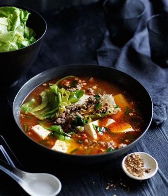  Sichuan-Style Spicy Tofu Soup: Eine feurige Umarmung von Seide und Feuer!