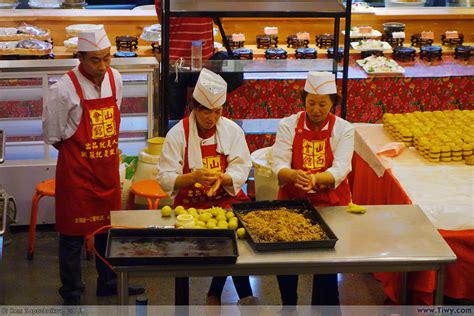  Taiyuaner Knödel – Eine knusprige Reise durch die scharfe Welt der chinesischen Küche!